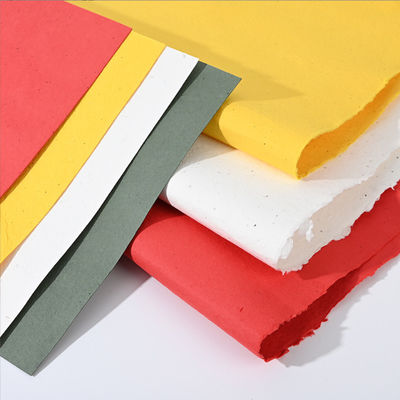 Carta di semi colorata da piantare, fatta a mano per le aziende
