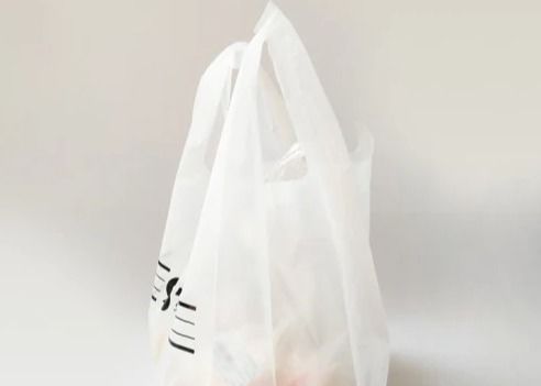 T-shirt in plastica bianca sacchetti da shopping